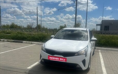 KIA Rio IV, 2022 год, 1 550 000 рублей, 2 фотография