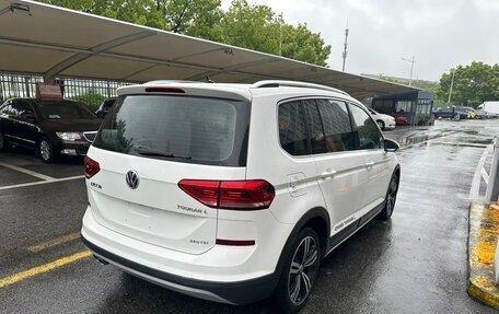 Volkswagen Touran III, 2021 год, 1 750 000 рублей, 5 фотография