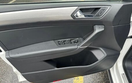 Volkswagen Touran III, 2021 год, 1 750 000 рублей, 12 фотография