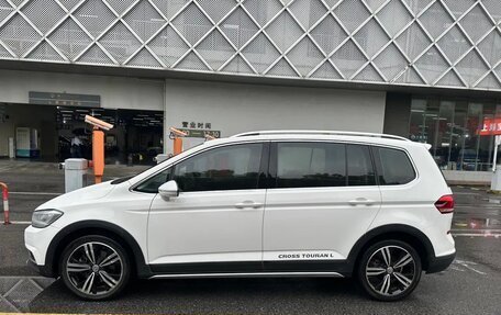 Volkswagen Touran III, 2021 год, 1 750 000 рублей, 3 фотография
