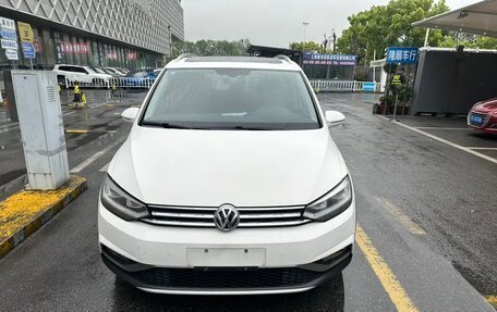 Volkswagen Touran III, 2021 год, 1 750 000 рублей, 2 фотография