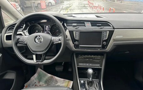Volkswagen Touran III, 2021 год, 1 750 000 рублей, 8 фотография