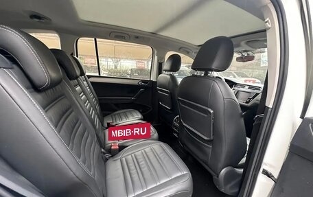 Volkswagen Touran III, 2021 год, 1 750 000 рублей, 13 фотография