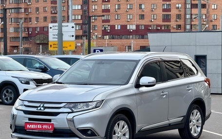 Mitsubishi Outlander III рестайлинг 3, 2016 год, 1 590 000 рублей, 1 фотография