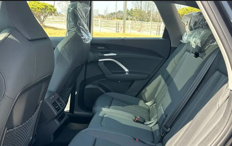 Audi Q5, 2025 год, 14 фотография