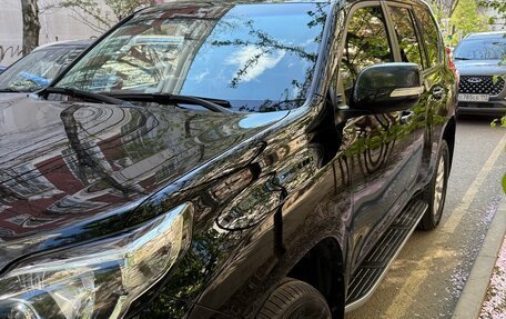 Toyota Land Cruiser Prado 150 рестайлинг 2, 2017 год, 5 500 000 рублей, 2 фотография