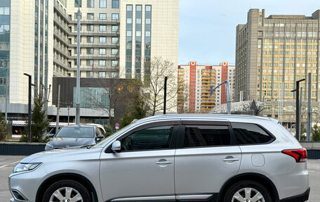 Mitsubishi Outlander III рестайлинг 3, 2016 год, 1 590 000 рублей, 8 фотография