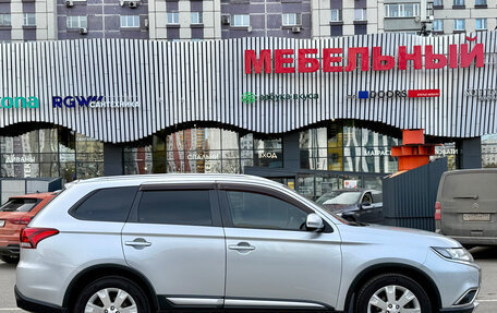 Mitsubishi Outlander III рестайлинг 3, 2016 год, 1 590 000 рублей, 7 фотография