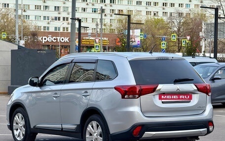 Mitsubishi Outlander III рестайлинг 3, 2016 год, 1 590 000 рублей, 4 фотография