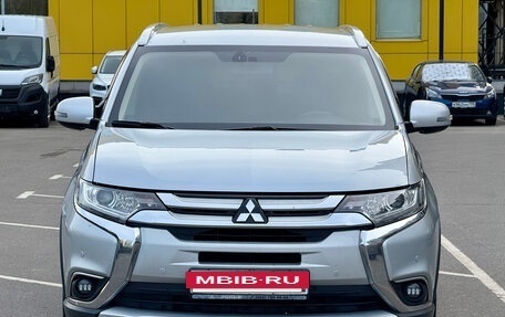 Mitsubishi Outlander III рестайлинг 3, 2016 год, 1 590 000 рублей, 2 фотография