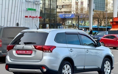 Mitsubishi Outlander III рестайлинг 3, 2016 год, 1 590 000 рублей, 6 фотография