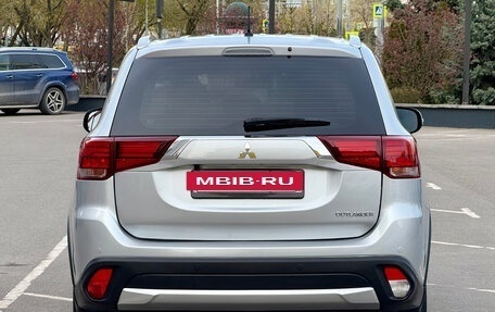 Mitsubishi Outlander III рестайлинг 3, 2016 год, 1 590 000 рублей, 5 фотография