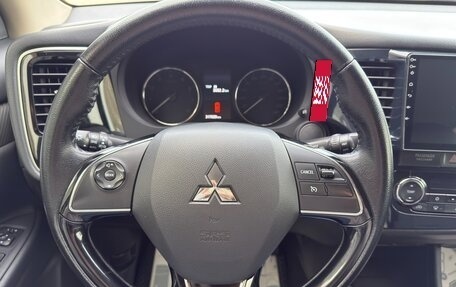 Mitsubishi Outlander III рестайлинг 3, 2016 год, 1 590 000 рублей, 15 фотография