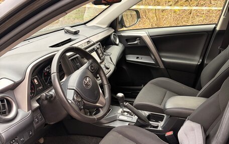 Toyota RAV4, 2016 год, 2 000 000 рублей, 10 фотография