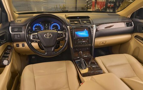 Toyota Camry, 2017 год, 1 989 000 рублей, 7 фотография