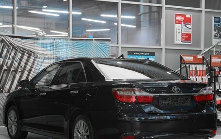 Toyota Camry, 2017 год, 1 989 000 рублей, 4 фотография