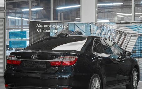 Toyota Camry, 2017 год, 1 989 000 рублей, 6 фотография