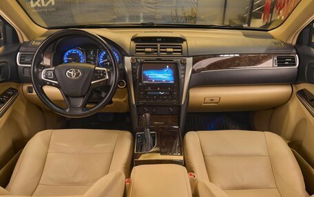 Toyota Camry, 2017 год, 1 989 000 рублей, 8 фотография