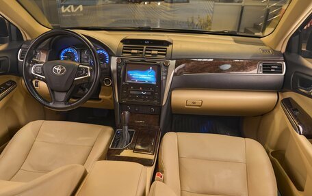 Toyota Camry, 2017 год, 1 989 000 рублей, 9 фотография