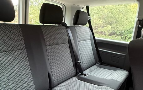 Volkswagen Caravelle T6 рестайлинг, 2021 год, 3 990 000 рублей, 7 фотография