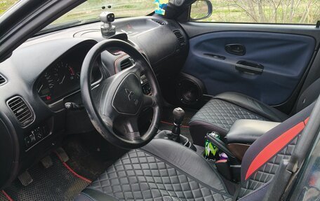 Mitsubishi Carisma I, 2002 год, 250 000 рублей, 4 фотография