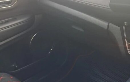 Honda Vezel, 2018 год, 1 850 000 рублей, 15 фотография