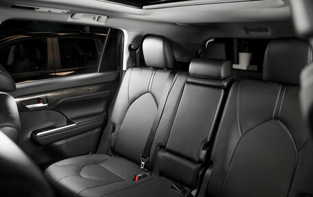 Toyota Highlander, 2026 год, 5 890 000 рублей, 18 фотография