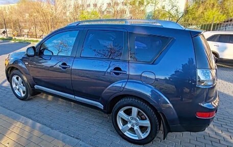 Mitsubishi Outlander III рестайлинг 3, 2008 год, 1 100 000 рублей, 10 фотография