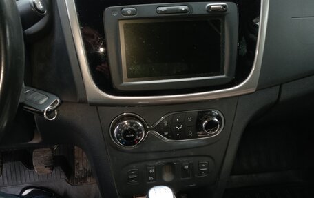 Renault Logan II, 2022 год, 1 300 000 рублей, 7 фотография