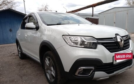 Renault Logan II, 2022 год, 1 300 000 рублей, 10 фотография