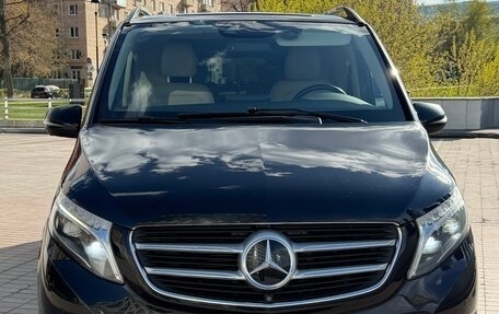 Mercedes-Benz V-Класс, 2017 год, 4 200 000 рублей, 2 фотография