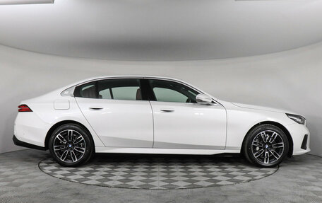 BMW 5 серия, 2025 год, 10 390 000 рублей, 3 фотография