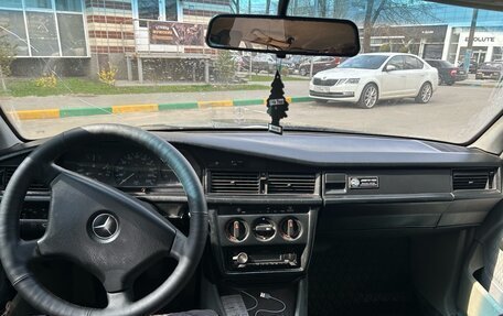 Mercedes-Benz C-Класс, 1993 год, 260 000 рублей, 4 фотография