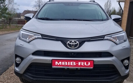 Toyota RAV4, 2015 год, 2 550 000 рублей, 1 фотография