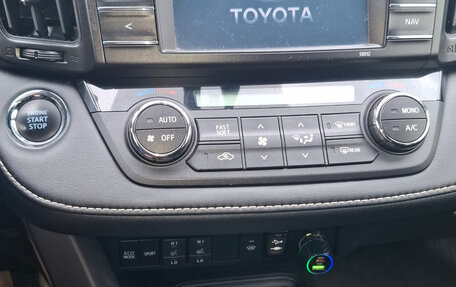 Toyota RAV4, 2015 год, 2 550 000 рублей, 6 фотография