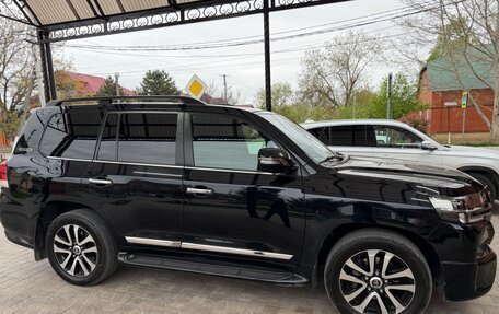 Toyota Land Cruiser 200, 2017 год, 6 000 000 рублей, 2 фотография