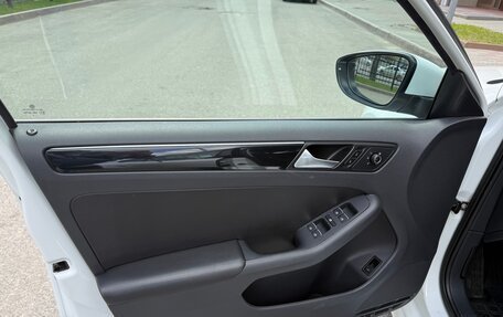 Volkswagen Jetta VI, 2017 год, 1 300 000 рублей, 27 фотография