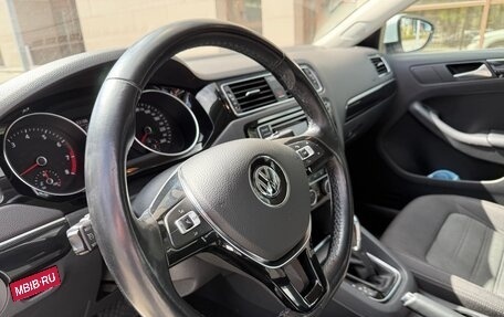 Volkswagen Jetta VI, 2017 год, 1 300 000 рублей, 19 фотография