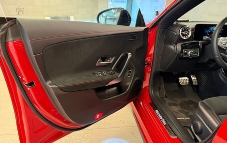 Mercedes-Benz CLA, 2019 год, 3 050 000 рублей, 12 фотография