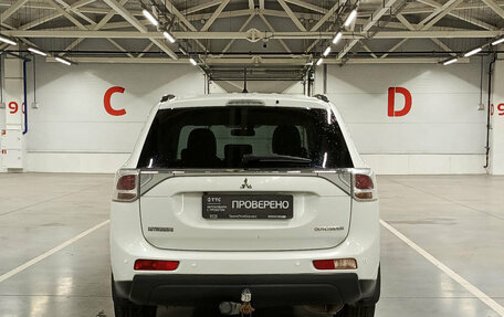 Mitsubishi Outlander III рестайлинг 3, 2013 год, 1 199 000 рублей, 10 фотография