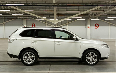 Mitsubishi Outlander III рестайлинг 3, 2013 год, 1 199 000 рублей, 8 фотография