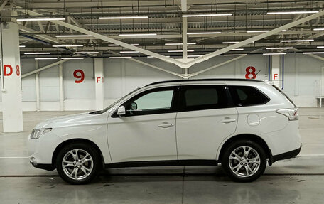 Mitsubishi Outlander III рестайлинг 3, 2013 год, 1 199 000 рублей, 12 фотография
