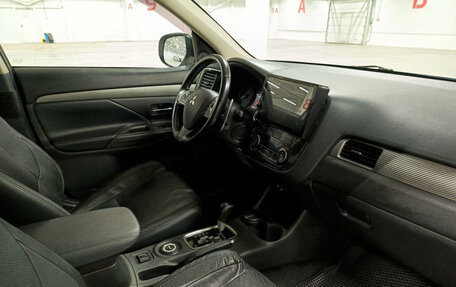 Mitsubishi Outlander III рестайлинг 3, 2013 год, 1 199 000 рублей, 15 фотография