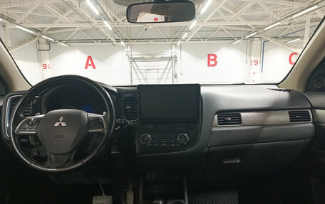 Mitsubishi Outlander III рестайлинг 3, 2013 год, 1 199 000 рублей, 18 фотография