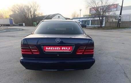 Mercedes-Benz E-Класс, 1999 год, 600 000 рублей, 5 фотография