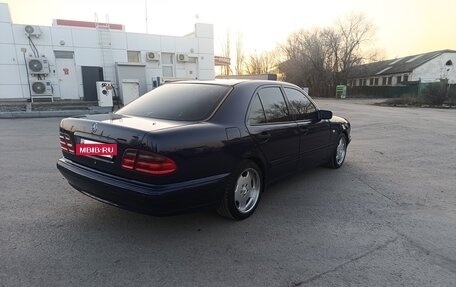 Mercedes-Benz E-Класс, 1999 год, 600 000 рублей, 3 фотография