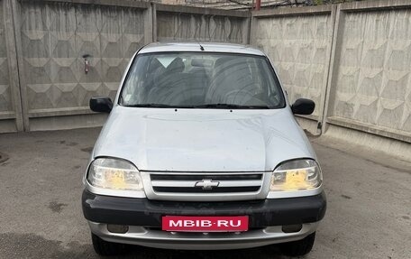 Chevrolet Niva I рестайлинг, 2004 год, 129 000 рублей, 1 фотография