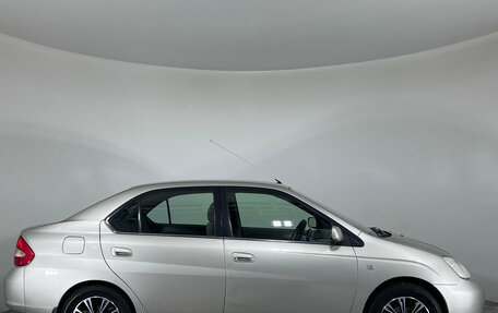 Toyota Prius IV XW50, 2002 год, 480 000 рублей, 4 фотография