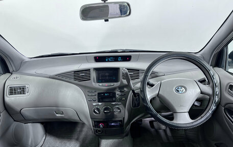 Toyota Prius IV XW50, 2002 год, 480 000 рублей, 10 фотография