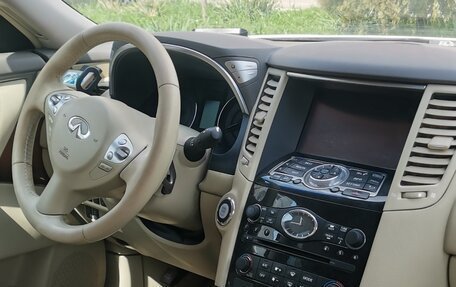 Infiniti QX70, 2016 год, 2 250 000 рублей, 9 фотография